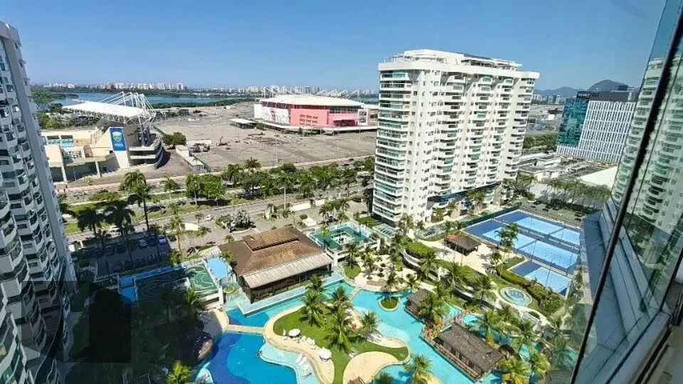 Furnished 3-bedroom apartment with glassed balcony — photo 7