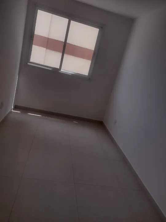 Unfurnished 2-bedroom apartment with compact kitchenette — photo 13