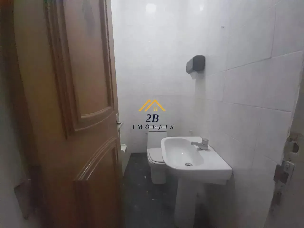Unfurnished house with 5 bedrooms and 5 bathrooms — photo 3