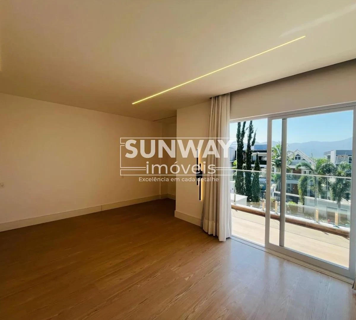 House, 350 m², with a grill on the balcony — photo 17