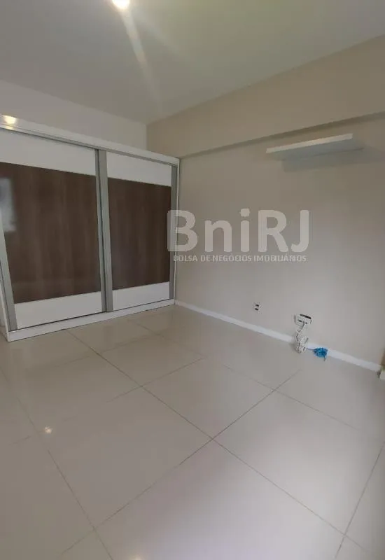 3-bedroom apartment in a building with a pool — photo 13