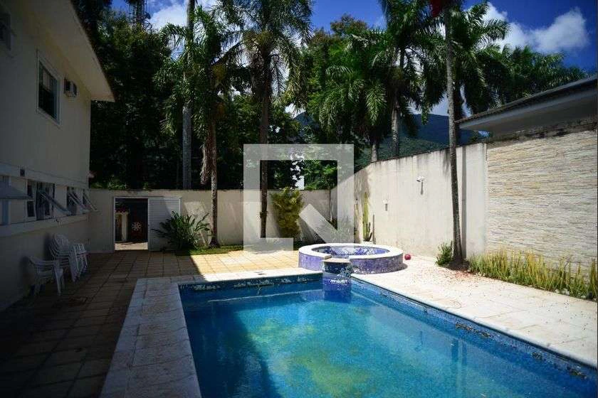 House in a gated community with 5 bedrooms and mountain view — photo 7