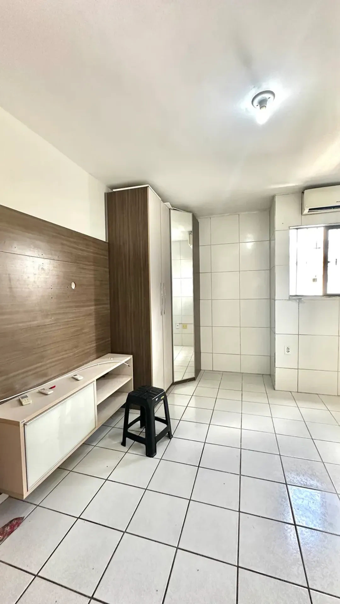 Квартира: 3 спальні, 1 з власною ванною кімнатою, 78 м² — photo 3