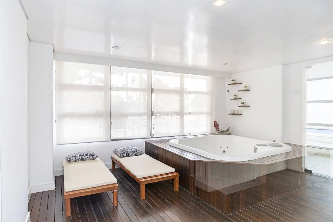 Wood or laminate floors in a 3-bedroom apartment, 78 m² — photo 75