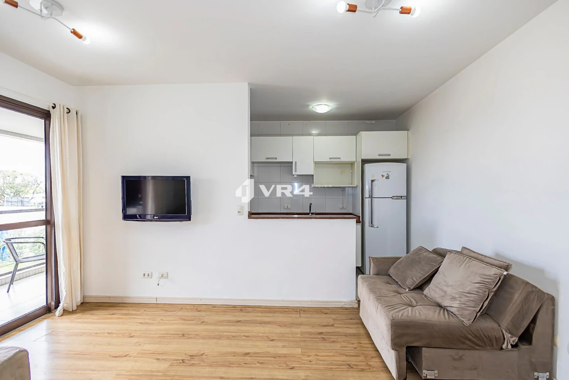 Furnished 1-bedroom apartment with 1 parking spot — photo 2