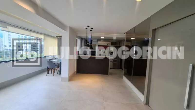 4-bedroom apartment with floor-to-ceiling windows — photo 8