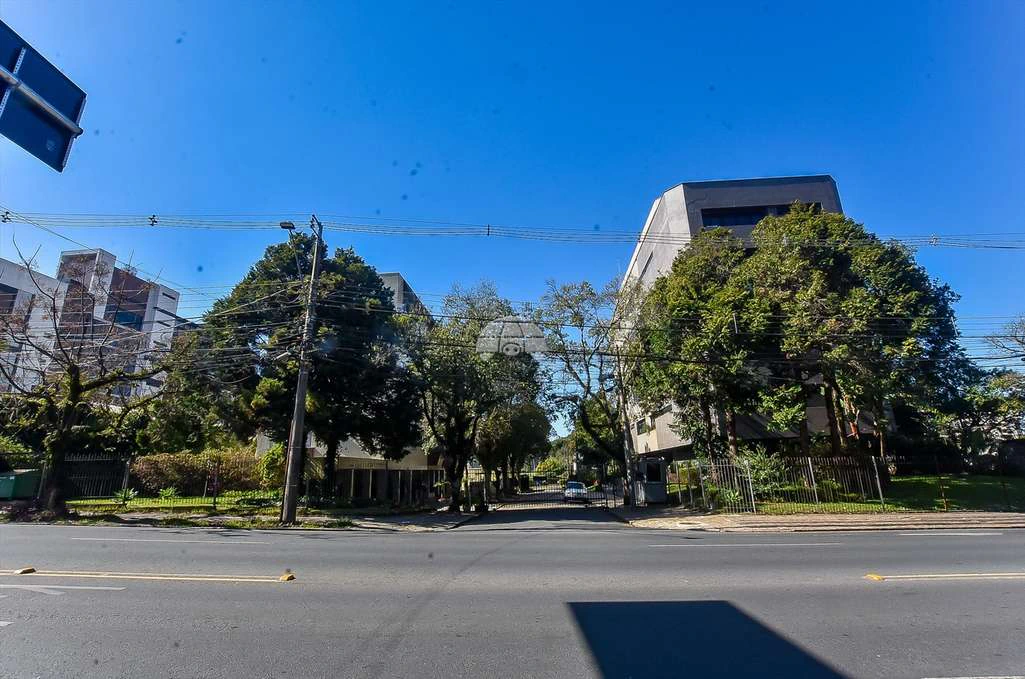 Unfurnished 3-bedroom apartment with 205 m² total — photo 5