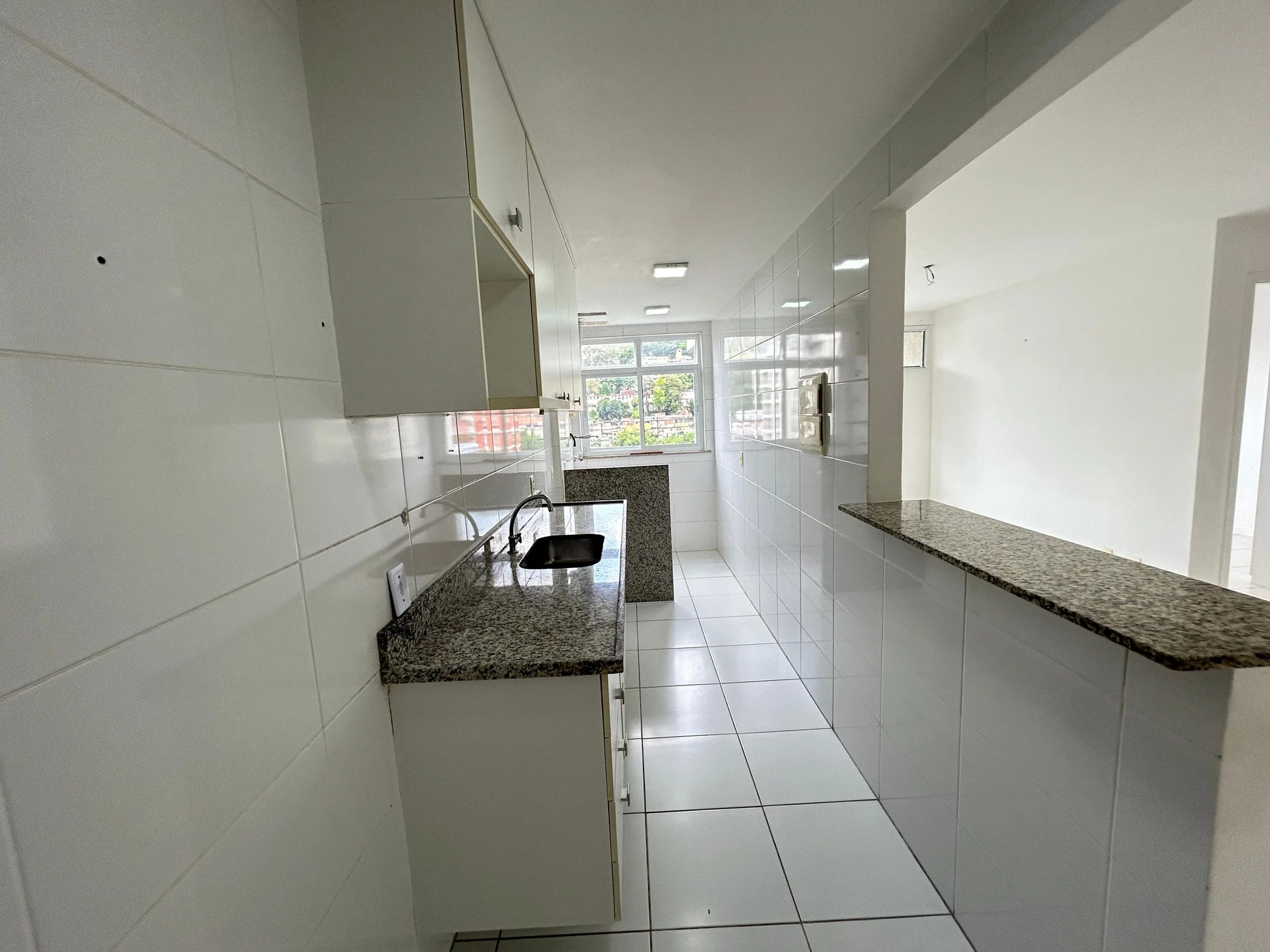 2-bedroom apartment with a mountain view in Rio de Janeiro — photo 29