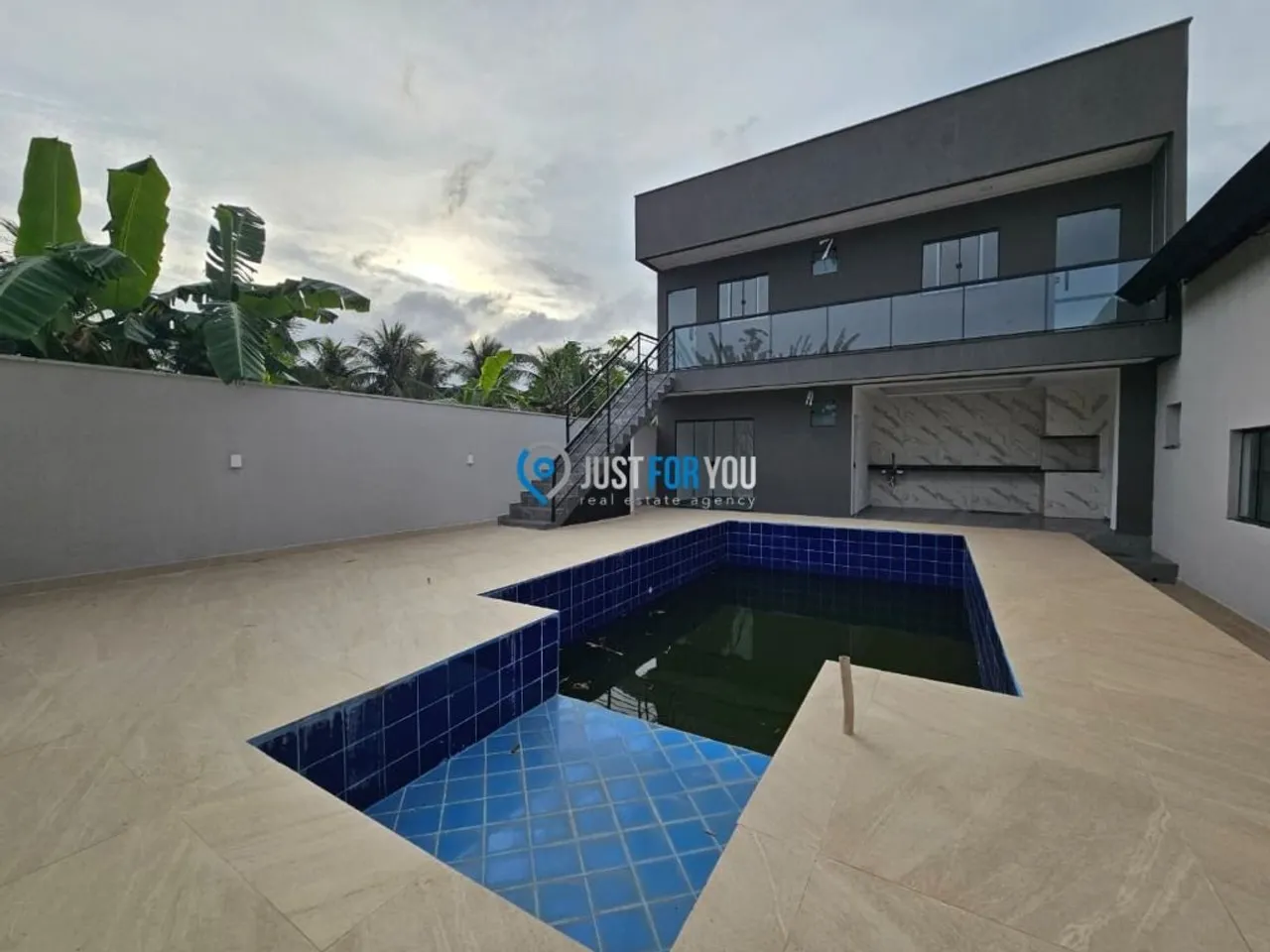 House with 4 bedrooms and an open-air shared pool — photo 6