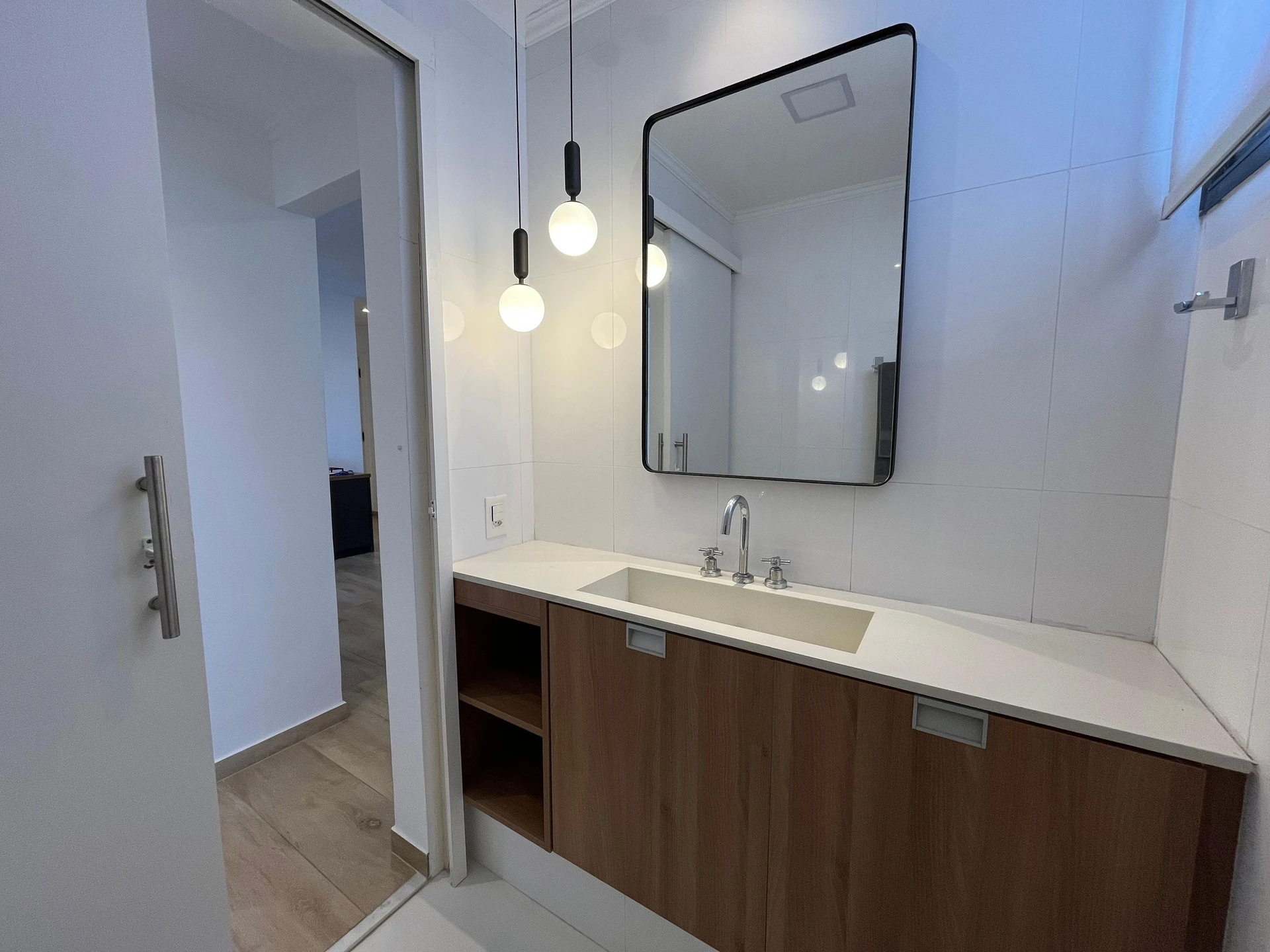 Glass-enclosed balcony in a one-bedroom apartment, 56 m² — photo 19