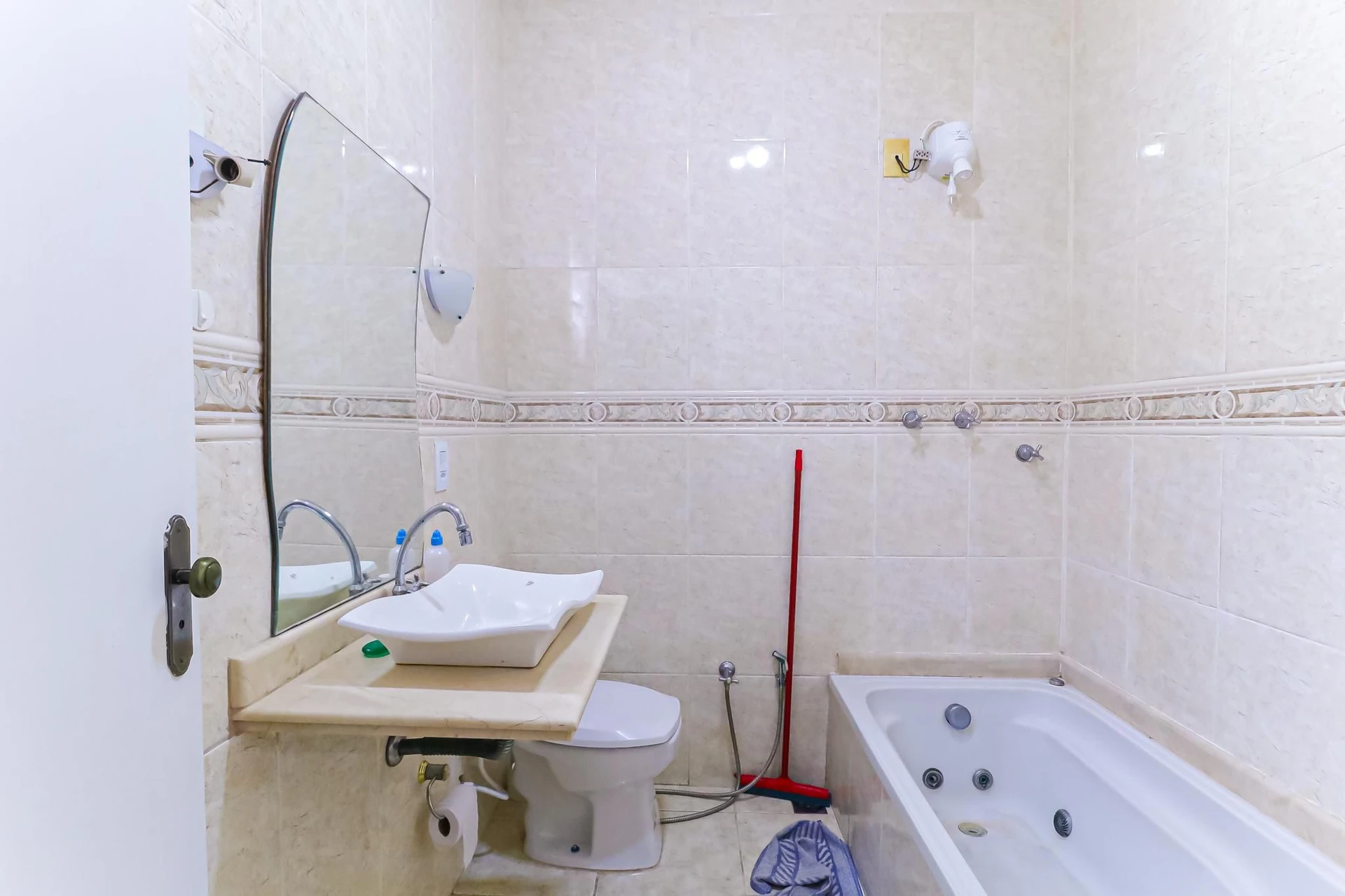 Apartment, 49 m², with a jacuzzi — photo 8