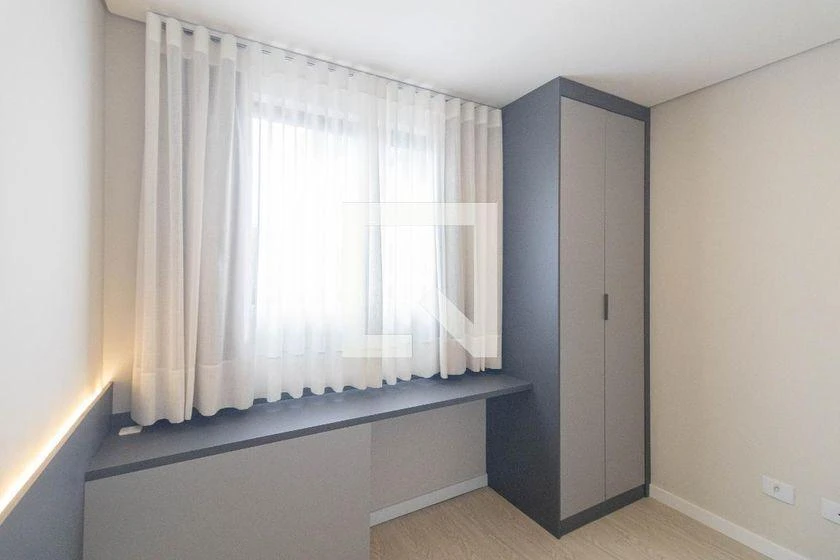 2-bedroom apartment in a building with a gym — photo 13
