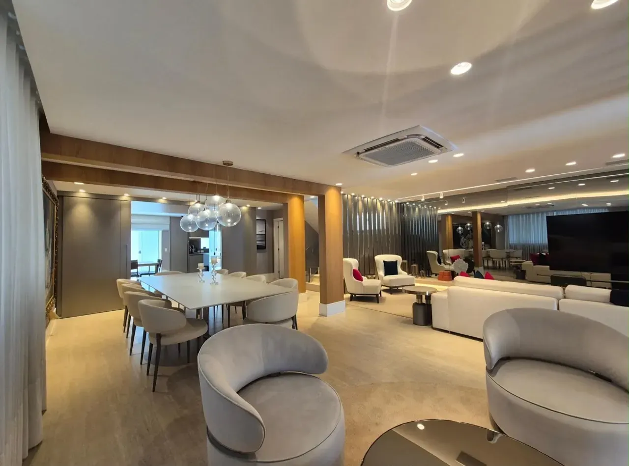 373 m² house with a home office and a grill on the balcony — photo 13