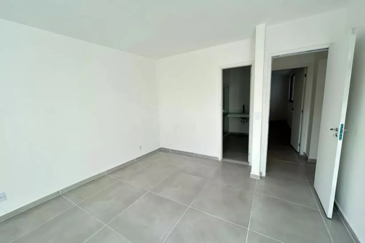2-bedroom apartment with an open-plan kitchen — photo 13