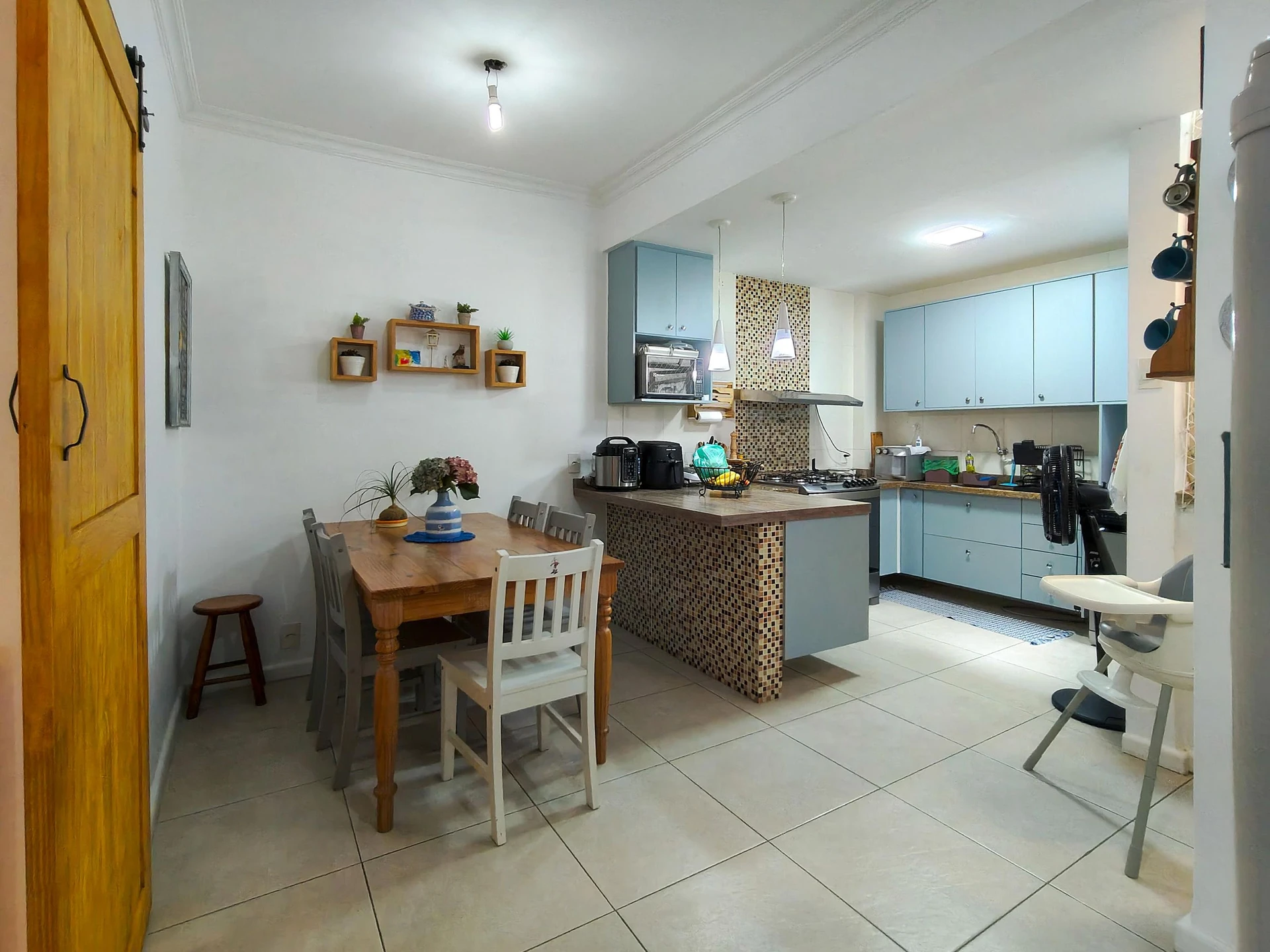 3-bedroom apartment with a mountain view in Rio de Janeiro — photo 16