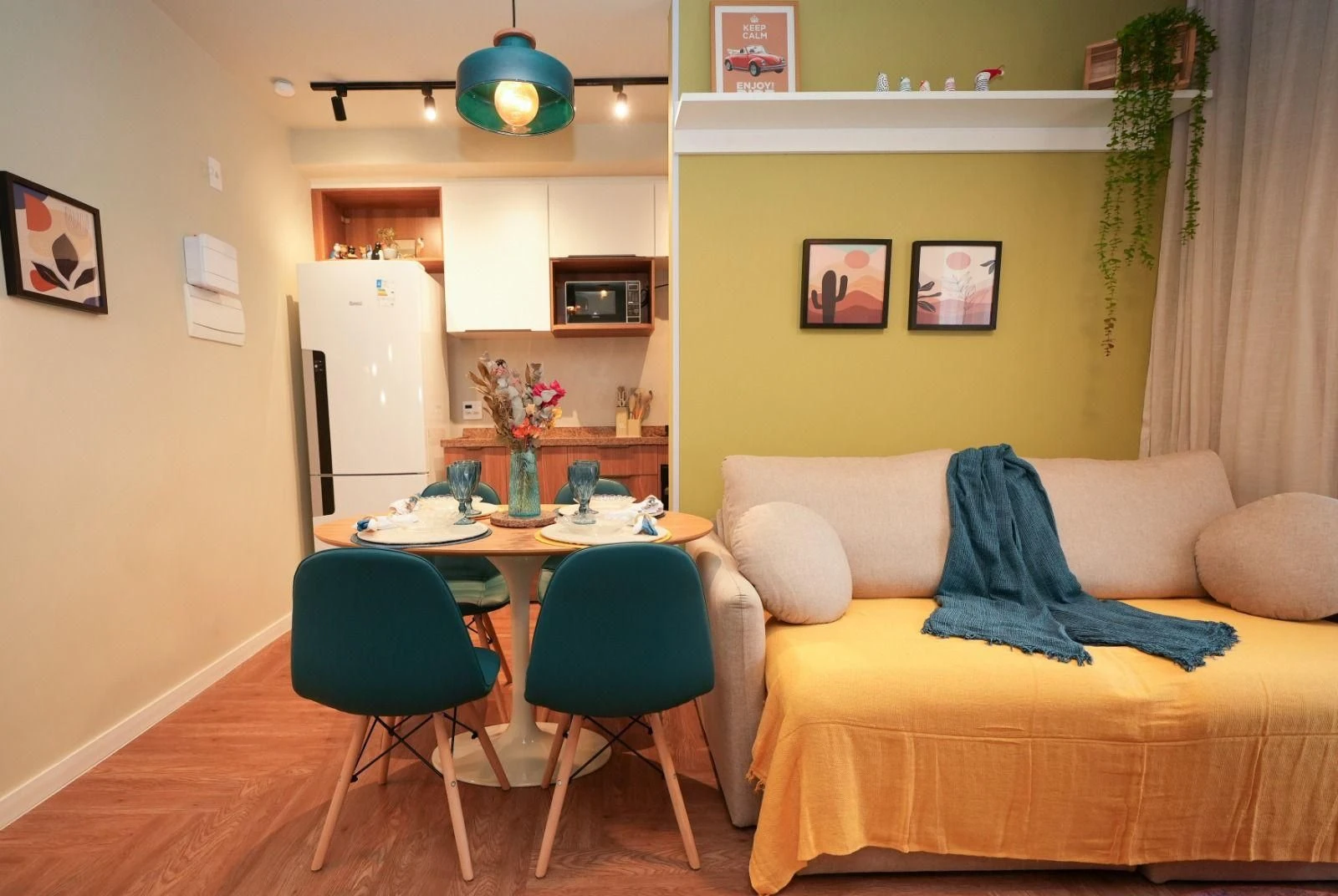 Apartamento mobiliado com cozinha americana e varanda envidraçada — photo 21