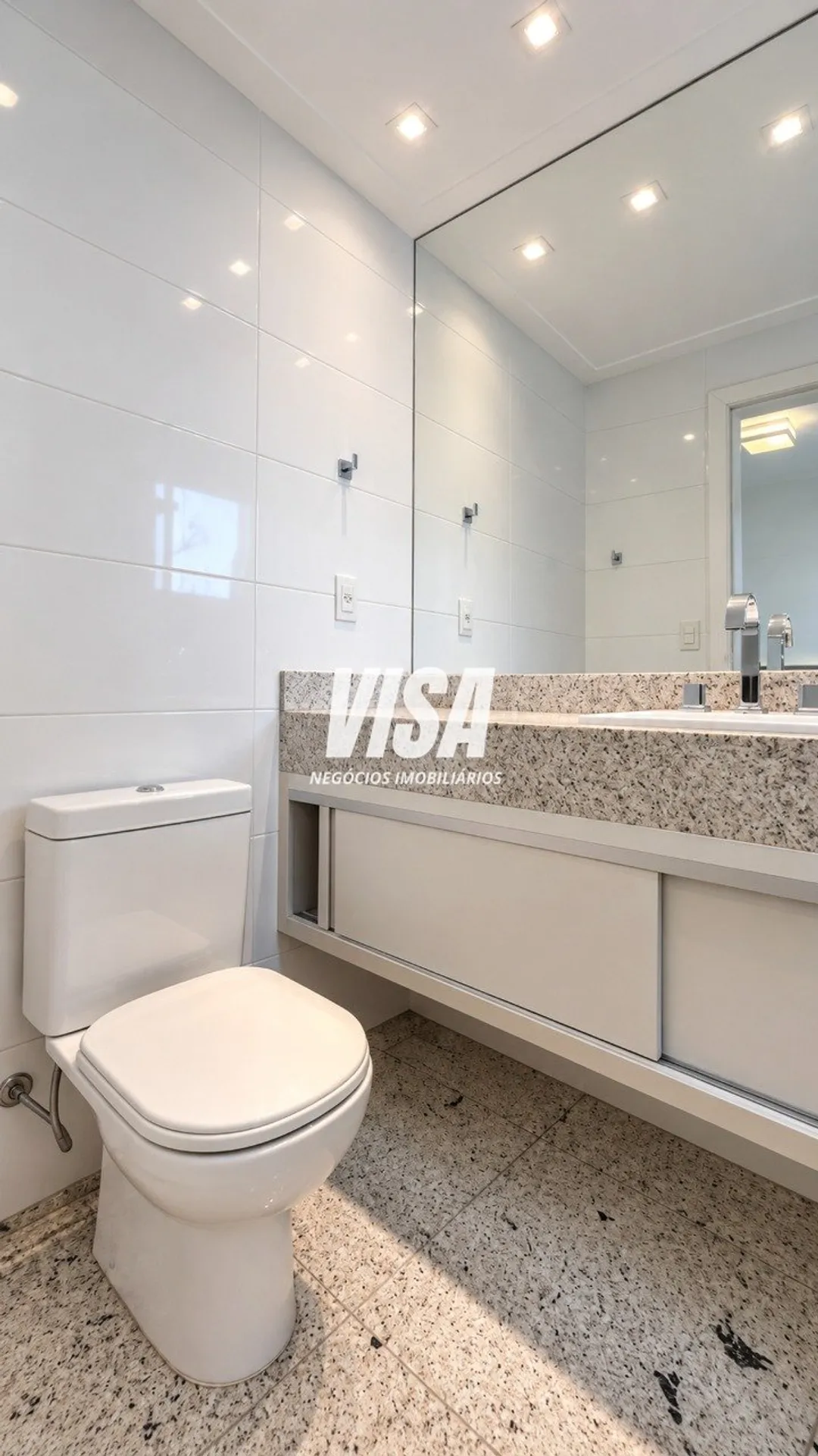 Apartment on the 17th floor with floor-to-ceiling windows — photo 48