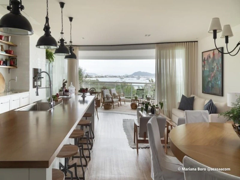 Furnished apartment with 4 en-suite bedrooms and 3 parking