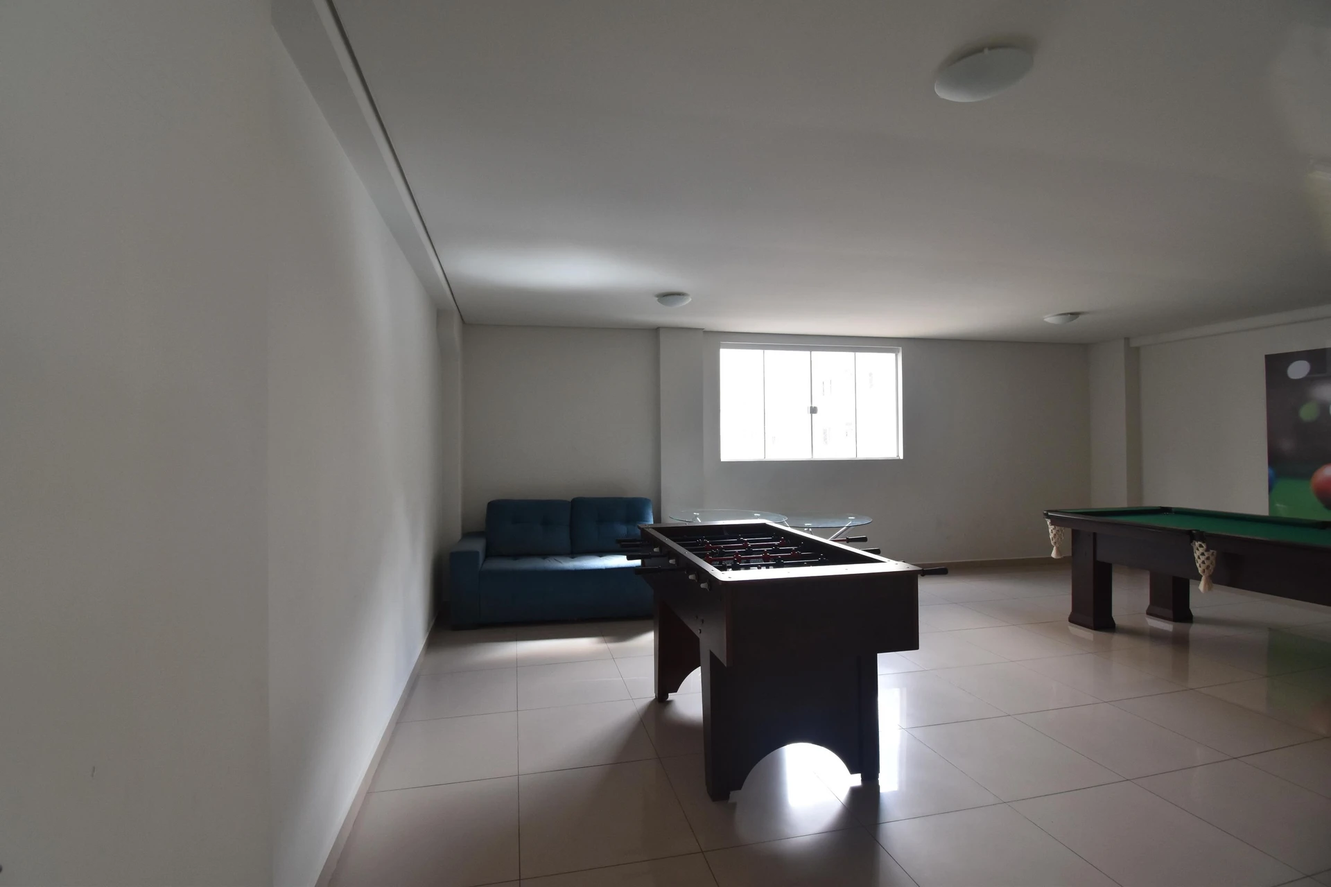 2-bedroom apartment in a building with a gym — photo 30