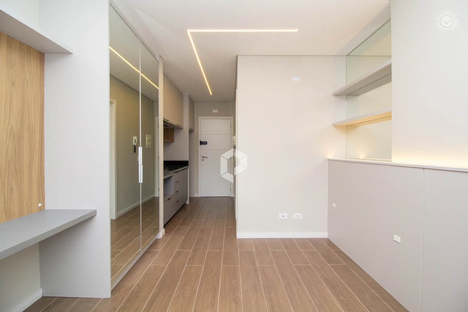Home office in a one-bedroom apartment, 18 m² — photo 15