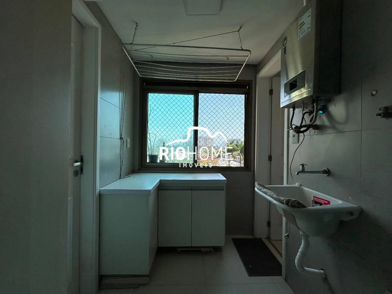 Apartment, 174 m², with a glass-enclosed balcony — photo 2