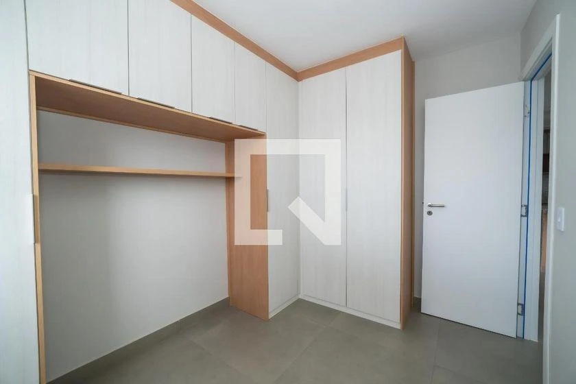 2-bedroom apartment in a building with a gym — photo 4