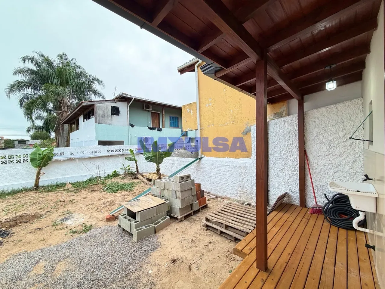 2-bedroom house with a private BBQ — photo 11