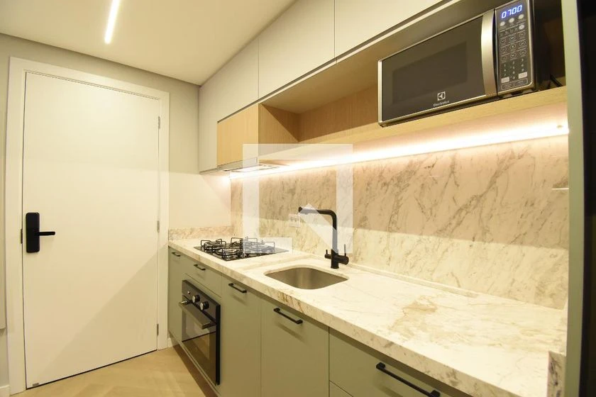 Furnished 1-bedroom apartment with open-plan gas kitchen — photo 8