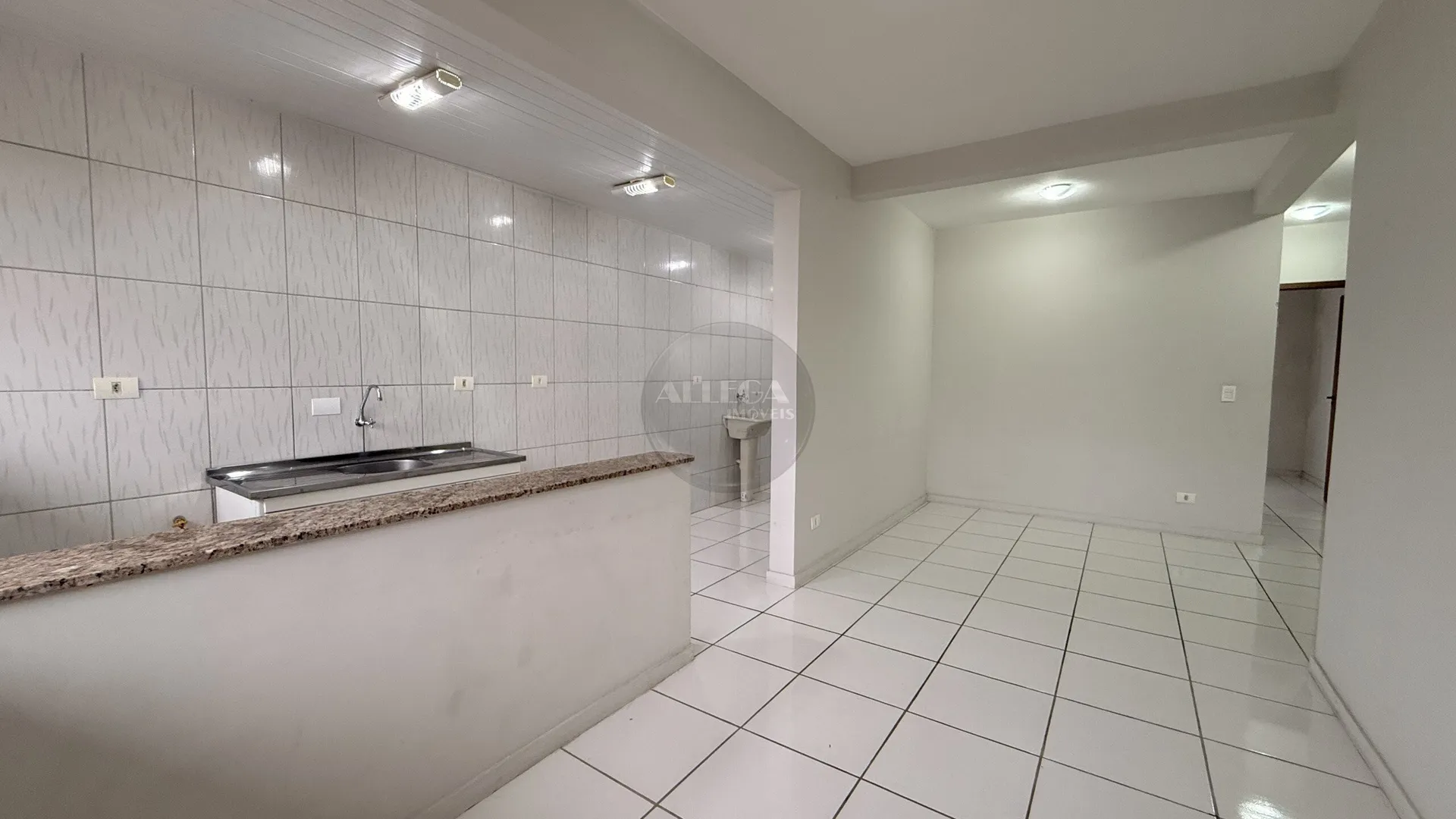 Balcony with a grill in a one-bedroom apartment, 60 m² — photo 2