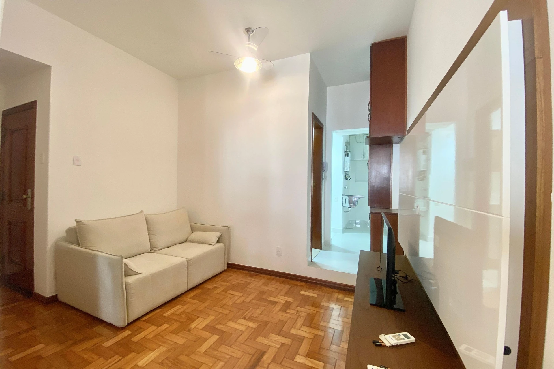 Apartamento de 1 quarto, 1 banheiro, sem vaga de garagem