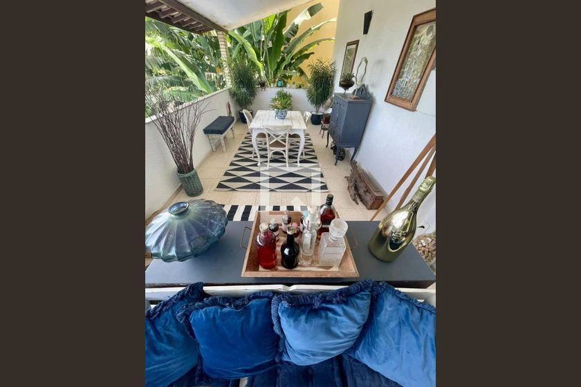 Furnished apartment, 492 m², with a glass-enclosed balcony — photo 3
