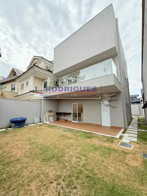 House with 5 bedrooms, 315 m², 3 parking spaces — photo 16