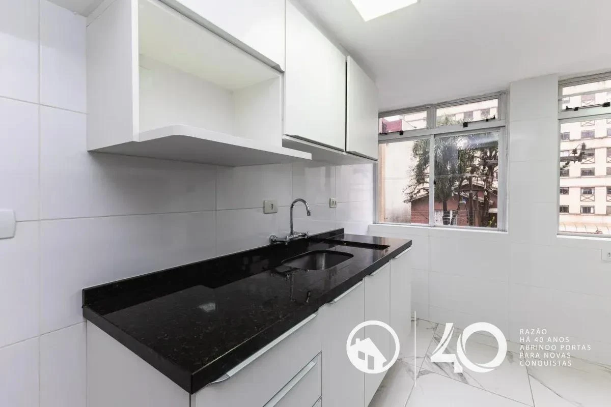 2-bedroom apartment with wood or laminate floors in Curitiba — photo 5