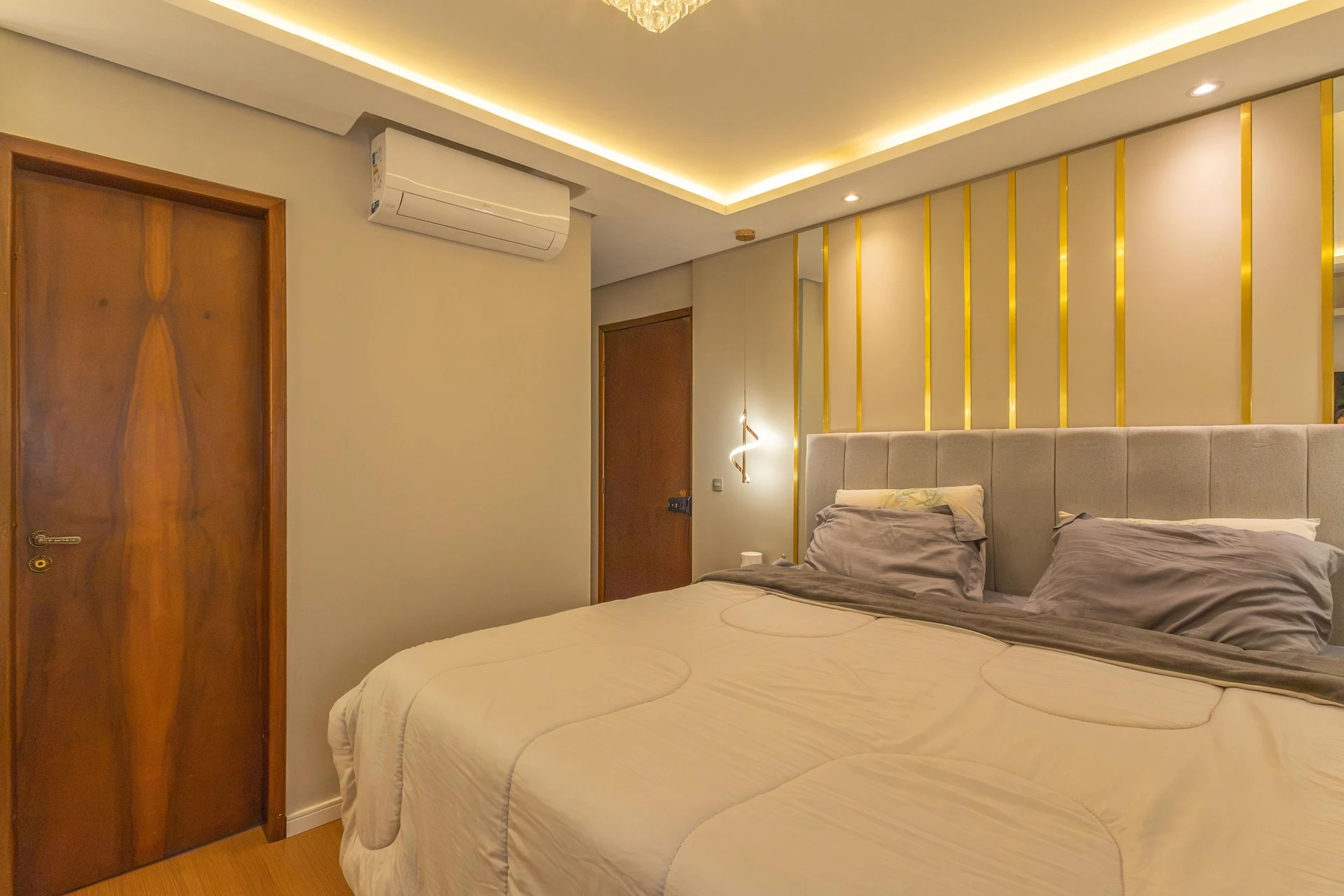 Bathtub in a 3-bedroom house, 180 m² — photo 23