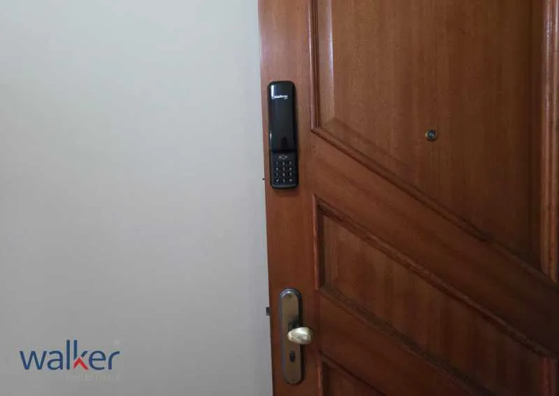 One-bedroom apartment with a washing machine — photo 18