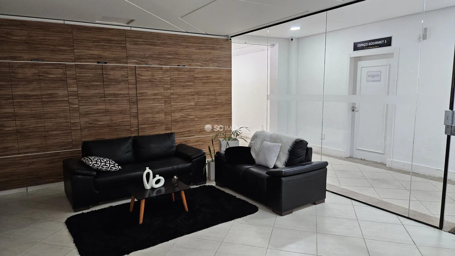 Furnished 1-bedroom apartment with 45 m² and parking space — photo 28