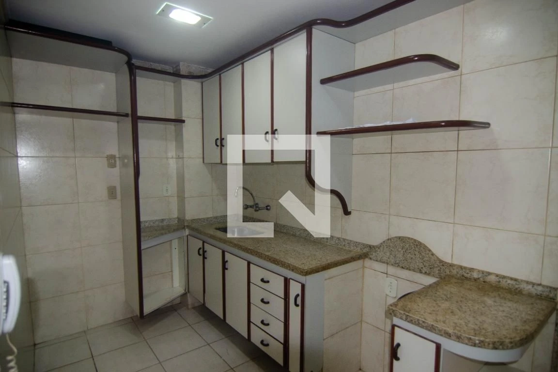 Квартира з 3 спальнями та дерев'яною підлогою або ламінатом — photo 31