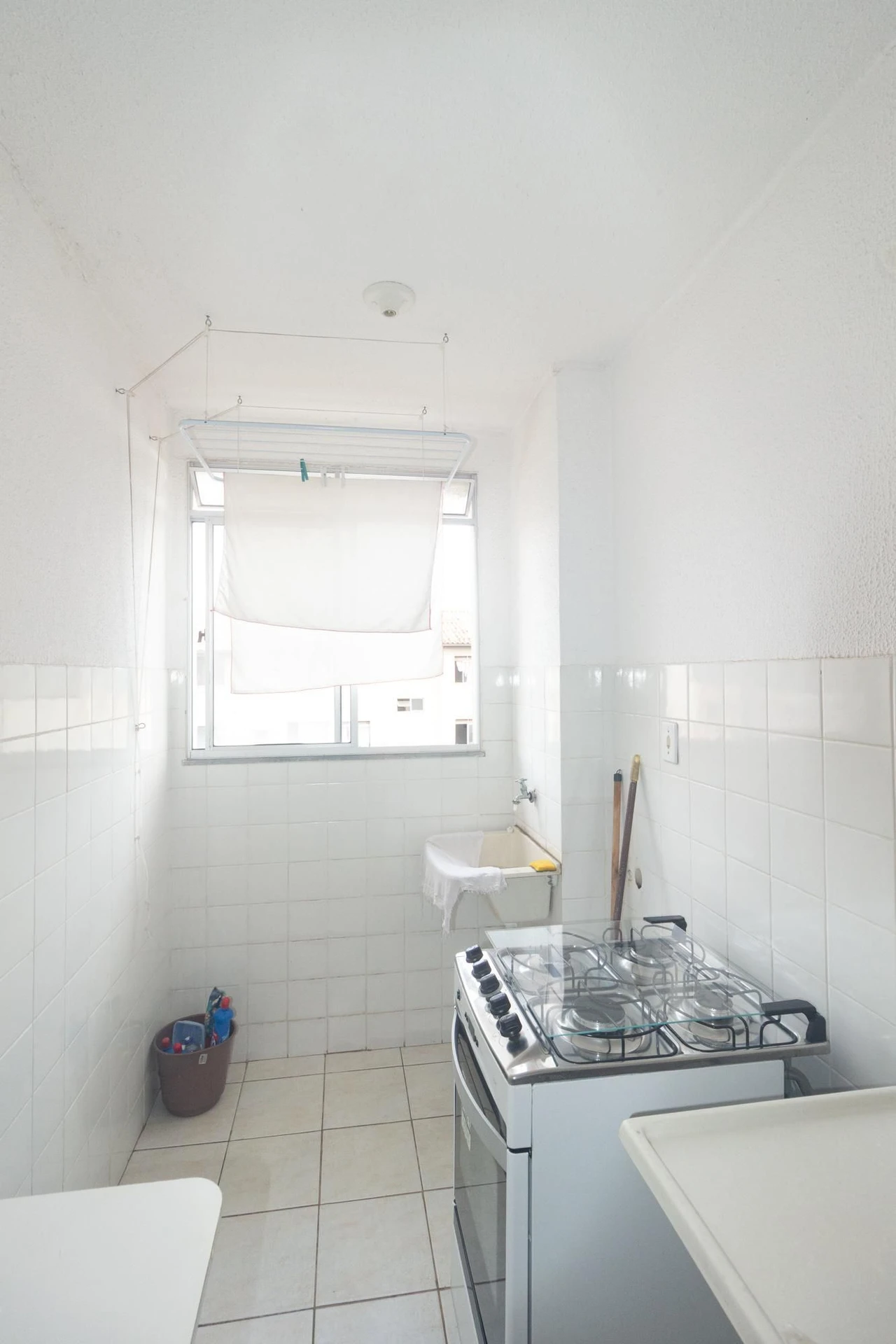 2-bedroom apartment with a closed kitchen and gas stove — photo 9
