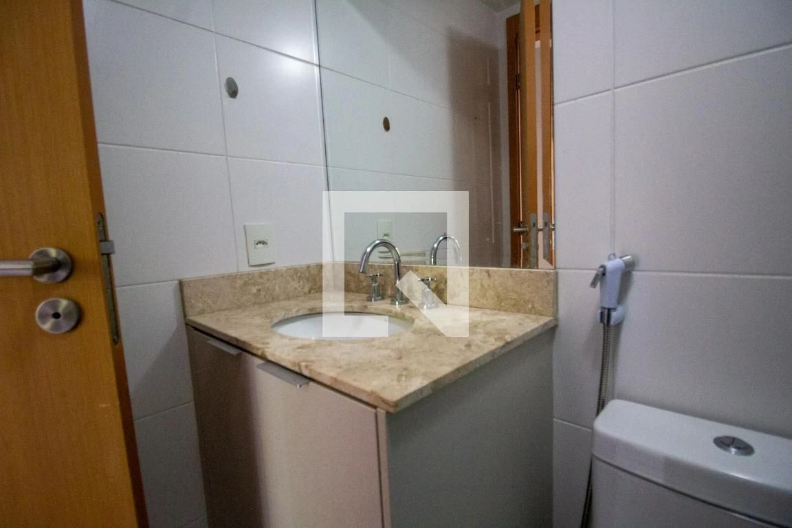 Rental apartment with 2 bedrooms and condo pool access — photo 5