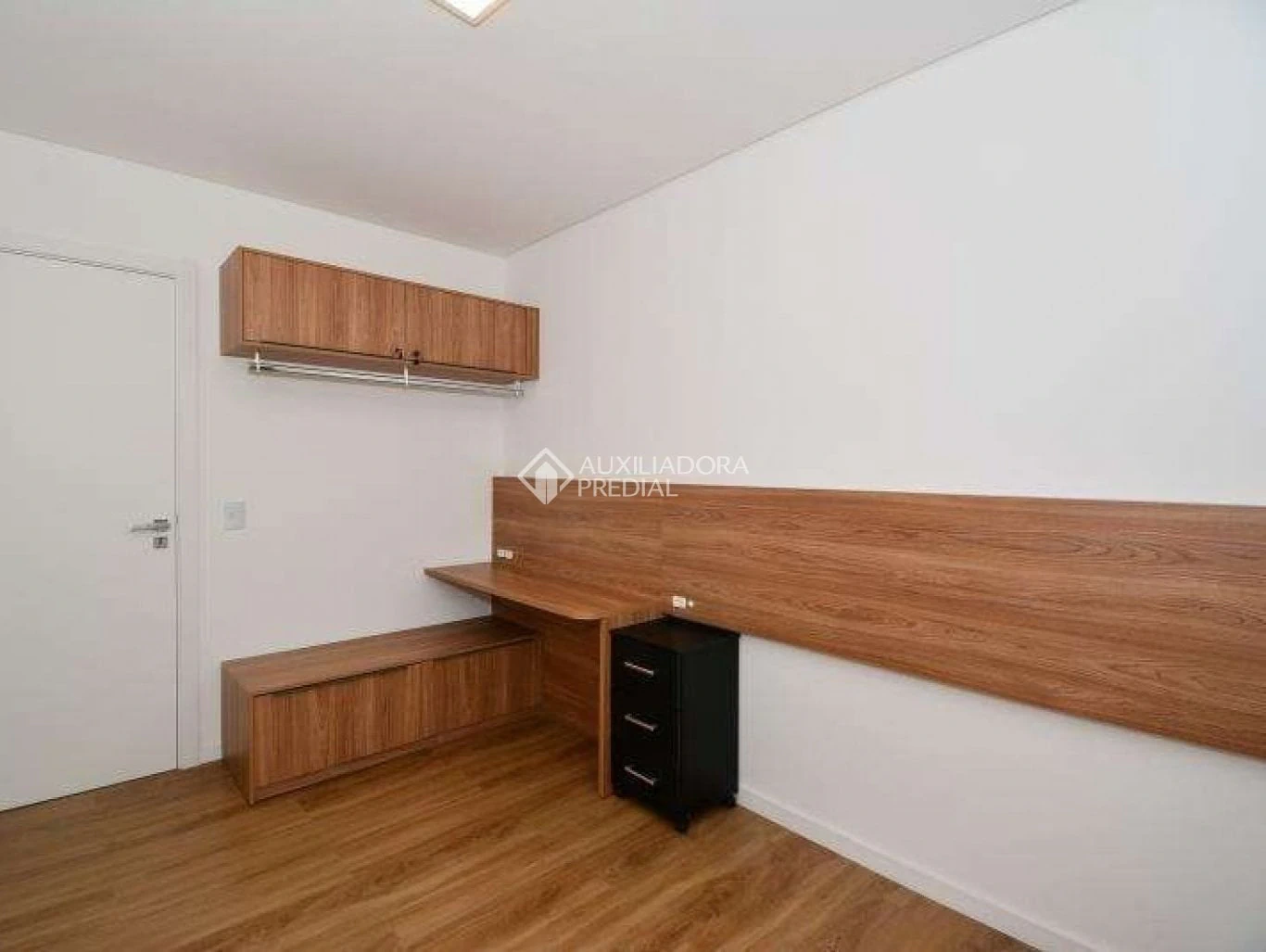 2-bedroom apartment in a building with a gym — photo 17