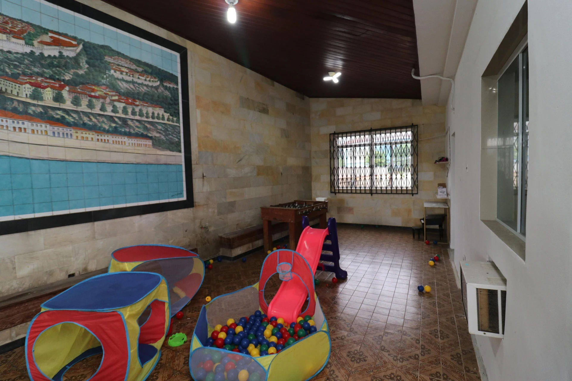 10-bedroom house with a bathtub in Rio de Janeiro — photo 109