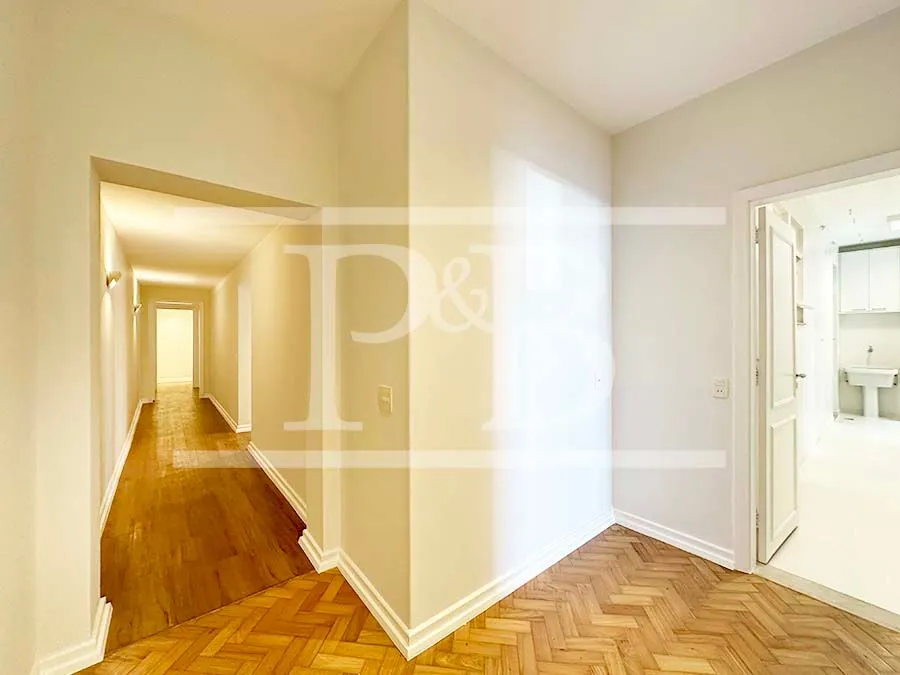 4-bedroom apartment with 270 m² and 4 bathrooms — photo 2