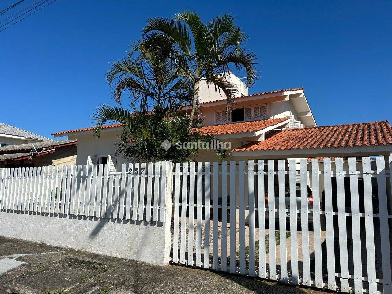 Casa de 300 m² con bañera y balcón gourmet — photo 24
