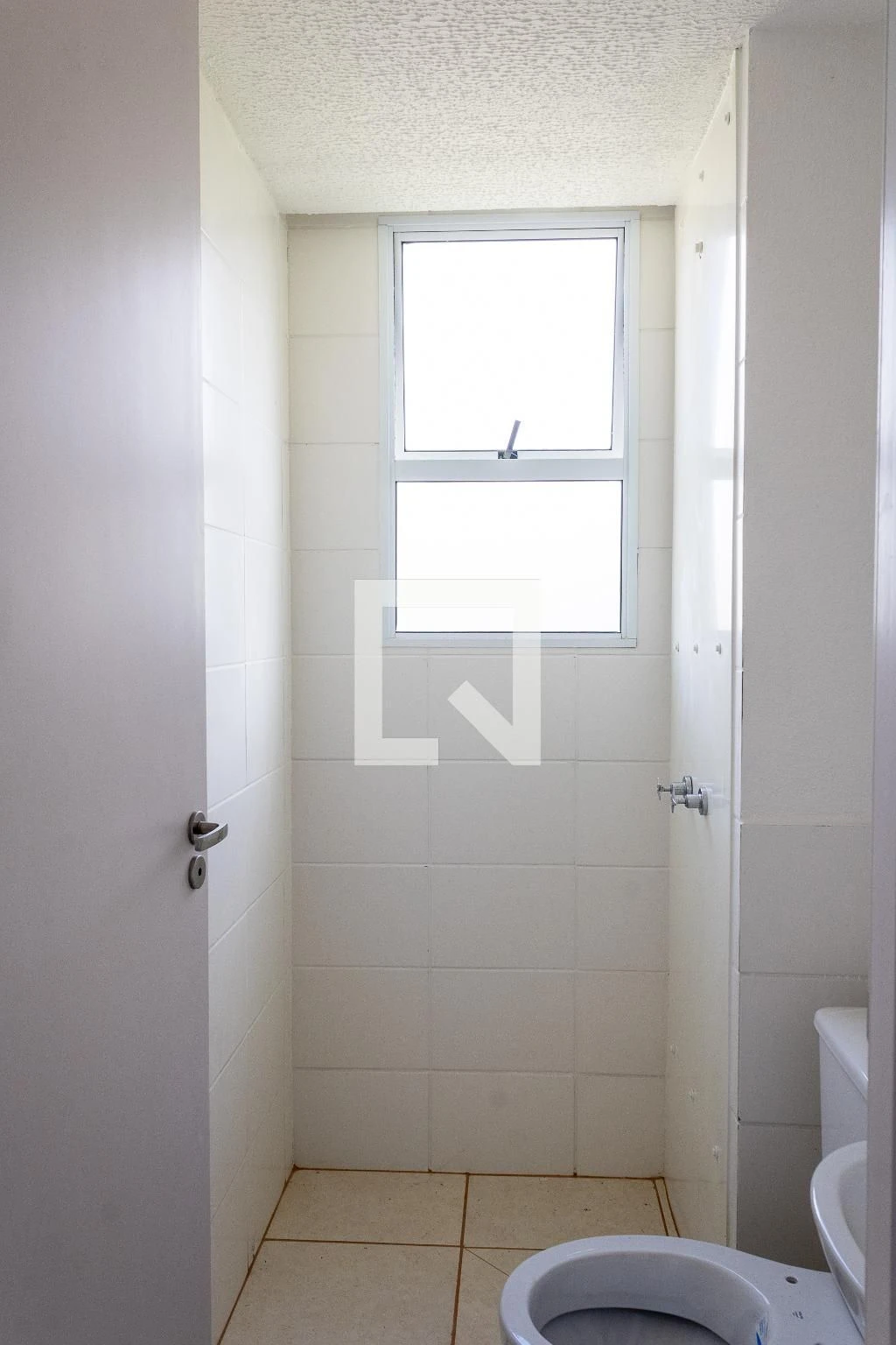 Unfurnished 2-bedroom apartment with an open-air pool — photo 4