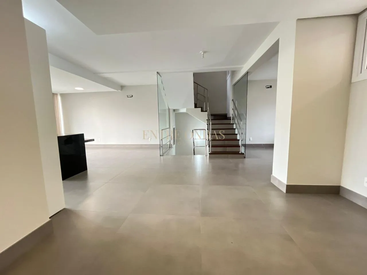Water view in a 4-bedroom house, 263 m² — photo 60