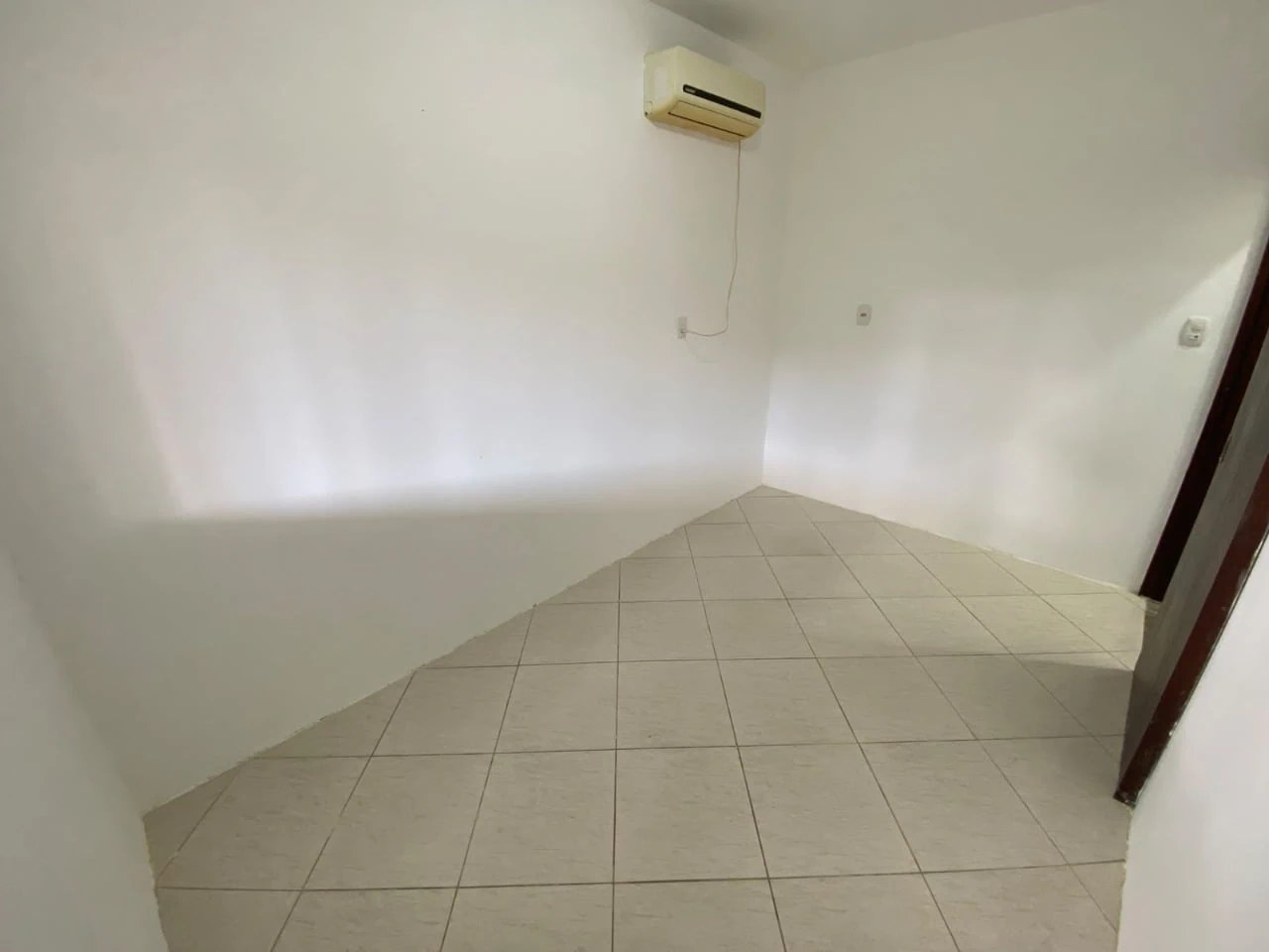 House with 2 bedrooms and a separate closed kitchen — photo 3