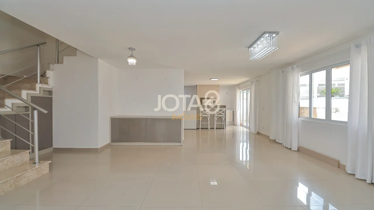 House with 3 bedrooms and an open-plan kitchen — photo 2