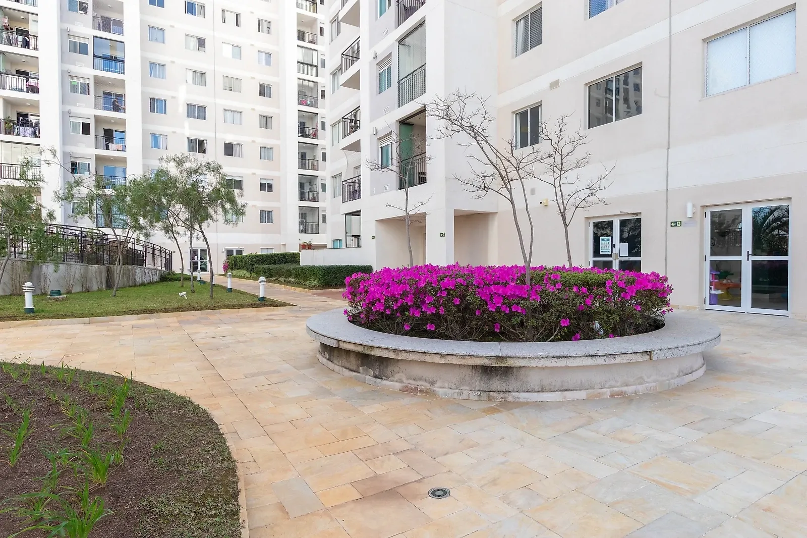 2-bedroom 63 m² apartment with a glass balcony — photo 50