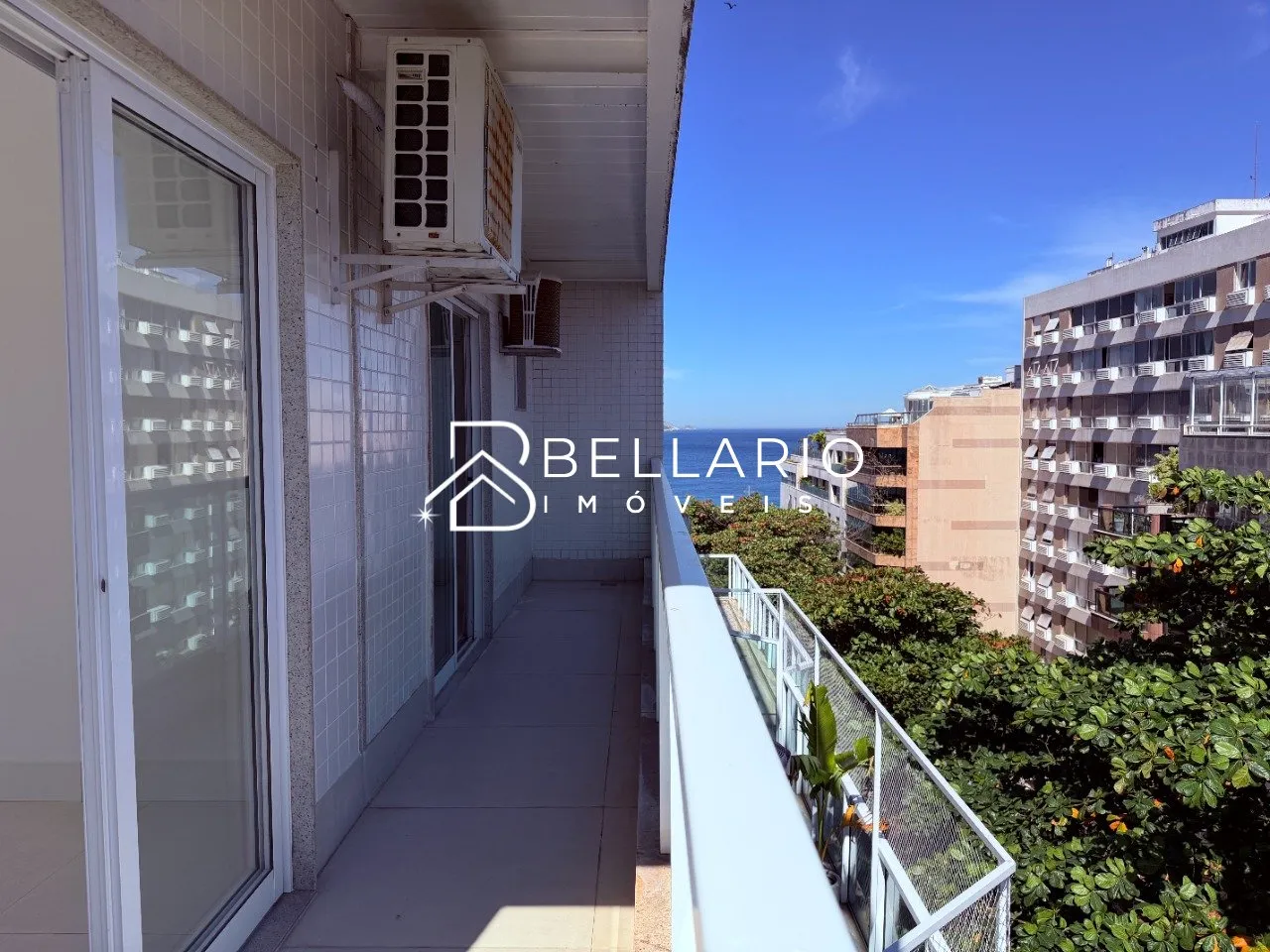 Unfurnished apartment with 3 bedrooms and 4 bathrooms — photo 33