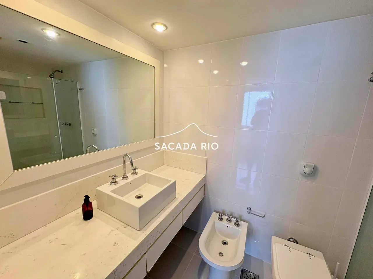 Floor-to-ceiling windows in a 3-bedroom apartment, 200 m² — photo 13